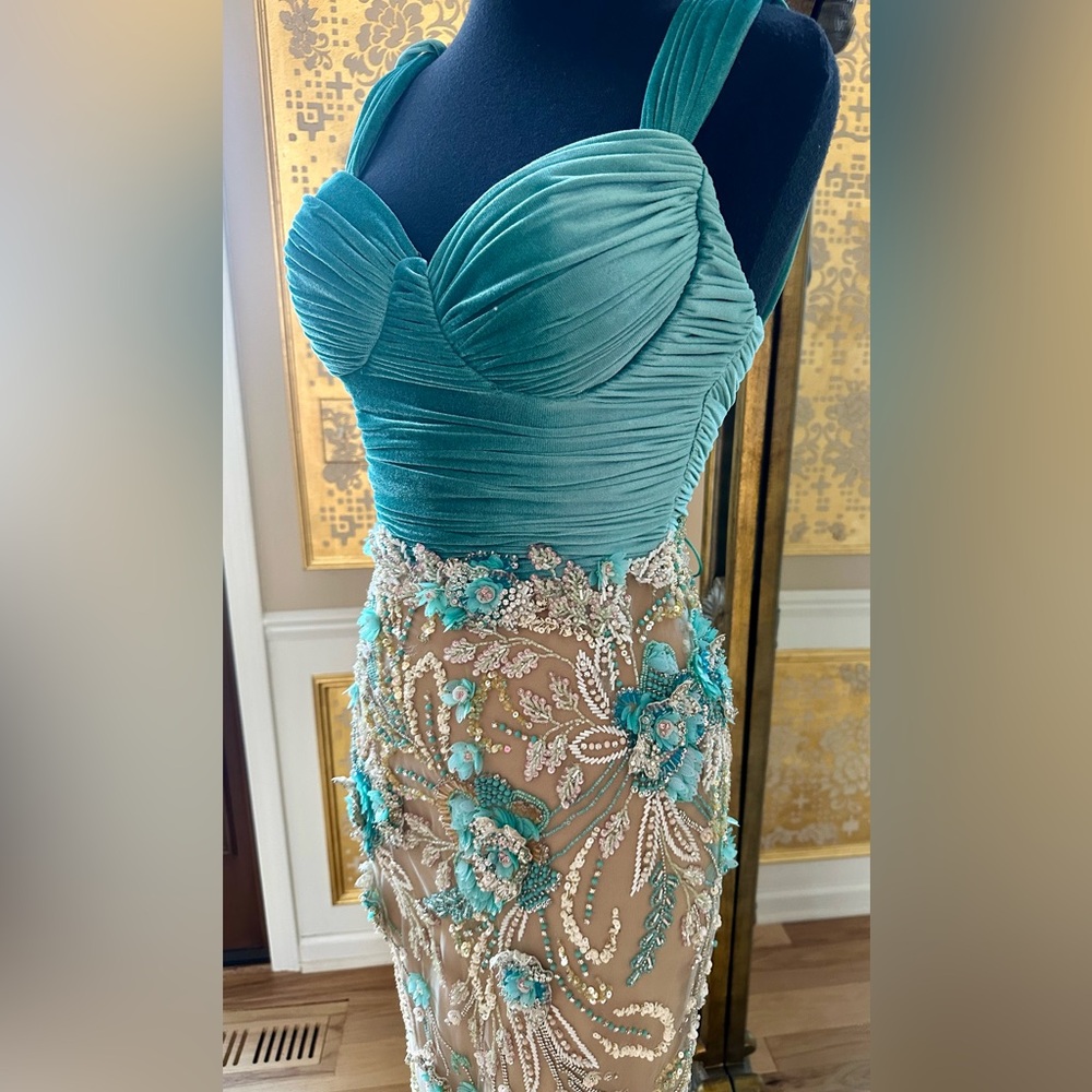 Crystal Beaded Formal Sweetheart Neckline Custom Gown Beige Turquoise Size 4 - Picture 9 of 16